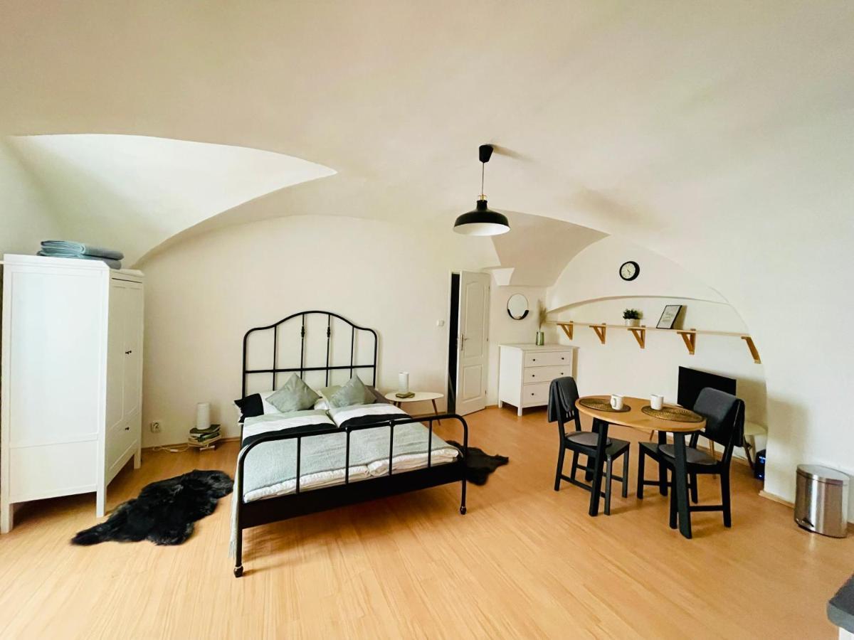 Studio Nicolas II Прага Екстериор снимка